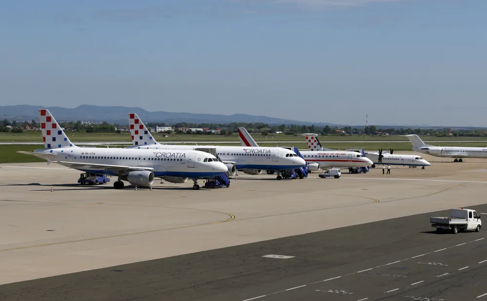 Fotografija uz vijest: Split: Avion Kroacija Erlajnsa tokom uzletanja skrenuo s piste, niko nije povrijeđen