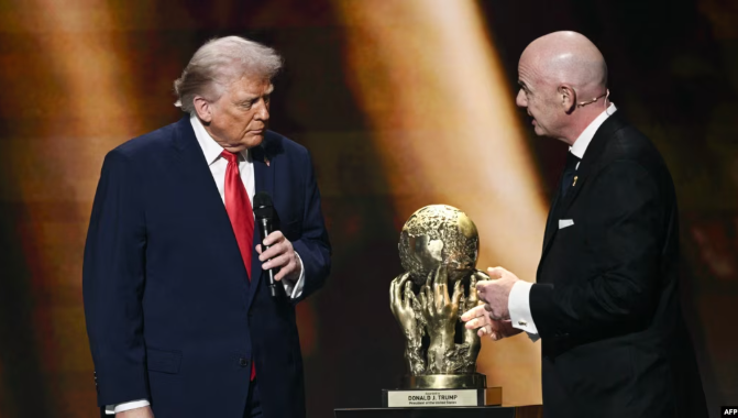 Fotografija uz vijest: Sport politici treba da pokaže crveni karton: Hoće li Tramp i Infantino proći nekažnjeno?