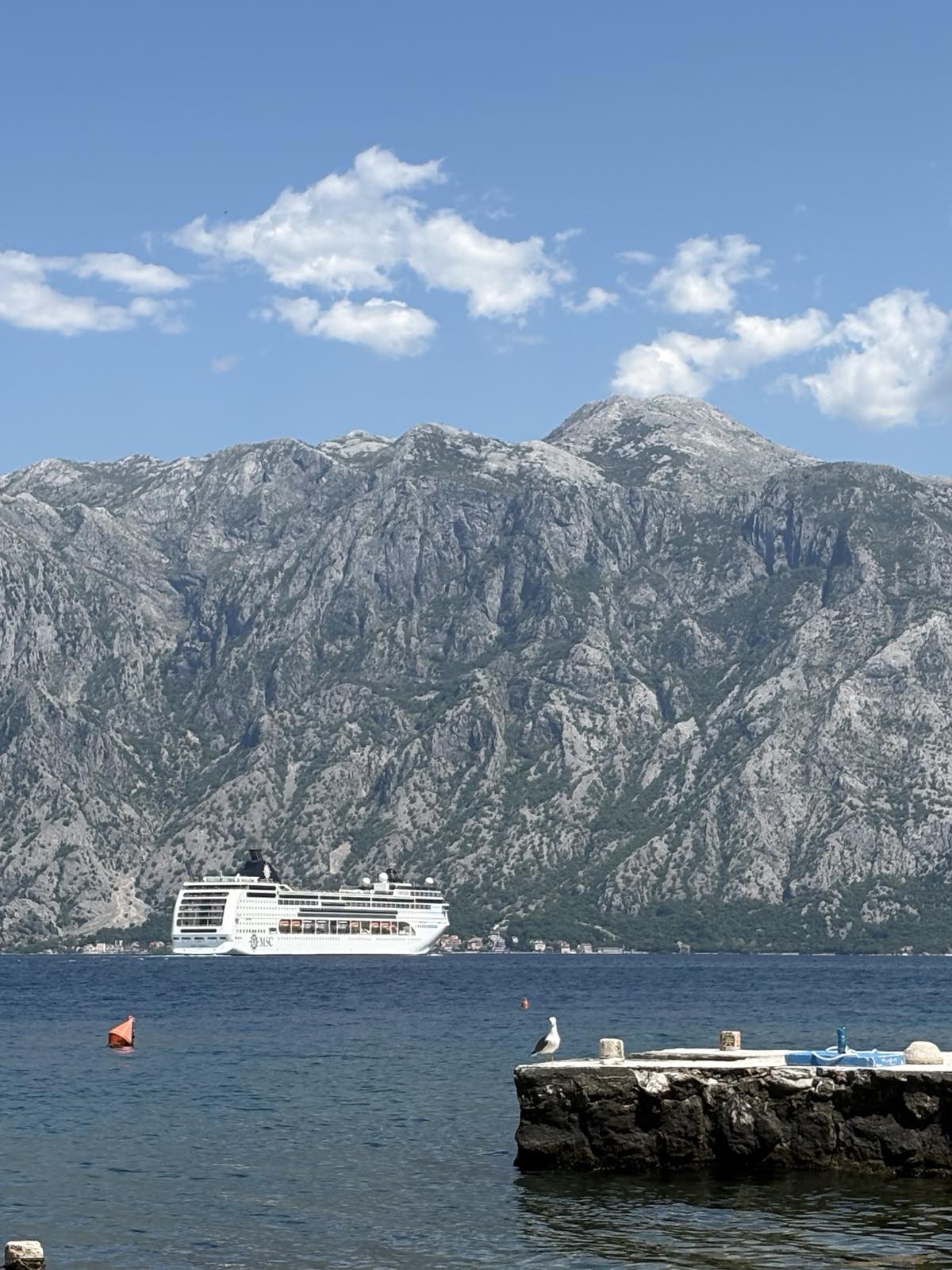 Fotografija uz vijest: U Kotoru danas pristaje megajahta Ritz-Carlton ILMA