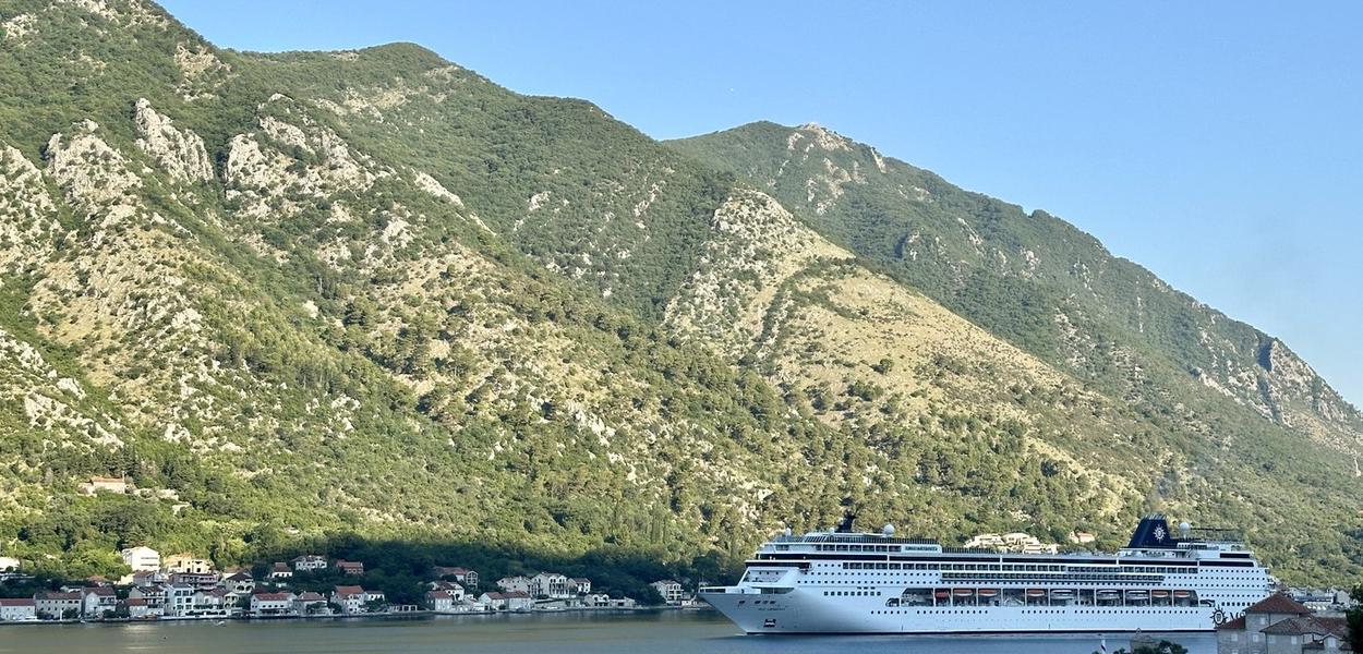 Fotografija uz vijest: U Luku Kotor uplovila tri kruzera sa više od 4.400 putnika