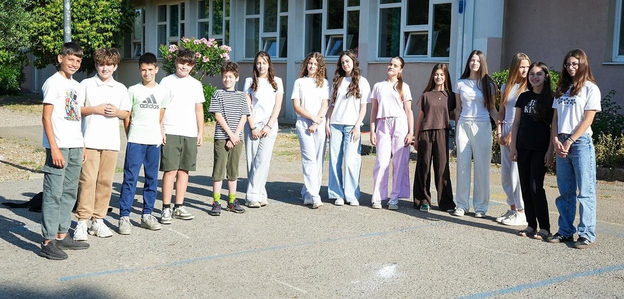 Fotografija uz vijest: Učionica na otvorenom u JU OŠ ,,Vlado Milić”; Jakšić-Stojanović: Podsticajno i stimulativno kako na učenike, tako i na nastavnike