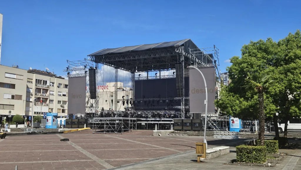 Fotografija uz vijest: Velika bina spremna za jubilej i koncert Riki Martina na Trgu nezavisnosti