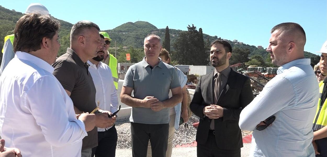 Fotografija uz vijest: Vuksanović: Sve četiri trake bulevara Tivat–Jaz asfaltirane dva dana prije roka
