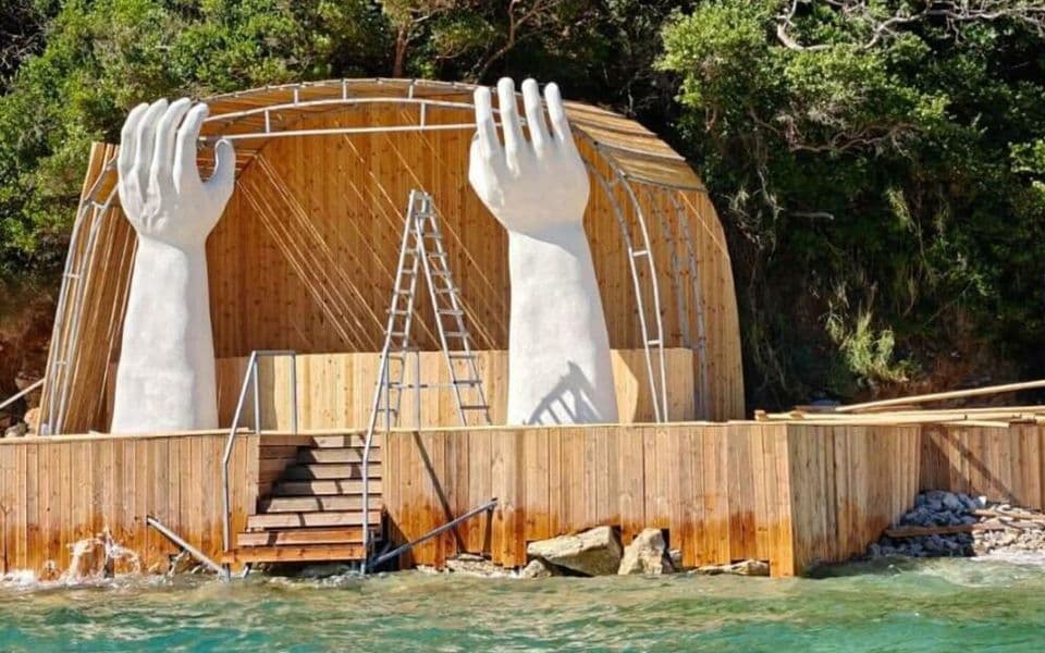 Fotografija uz vijest: Zapečaćen plažni bar na ostrvu Sveti Nikola, zabranjeni dalji radovi