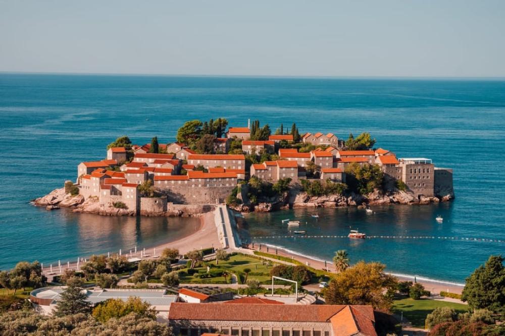 Fotografija uz vijest: Aman Sveti Stefan dobitnik prestižne Triple Crown nagrade za 2026.