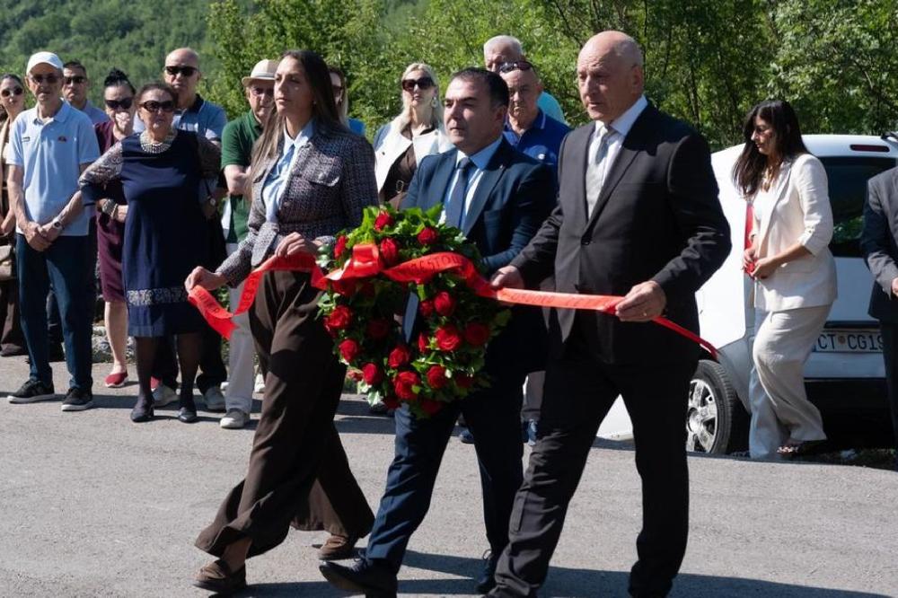 Fotografija uz vijest: Đurašković: Istorija nas obavezuje da budemo budni; Pravilović: Belveder simbol otpora politici bez glasa i identiteta