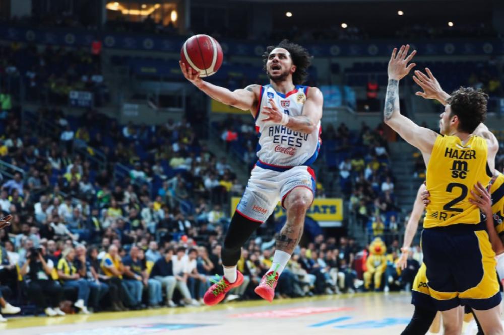 Fotografija uz vijest: Larkin nakon osam sezona napušta Efes i prelazi u Fenerbahče