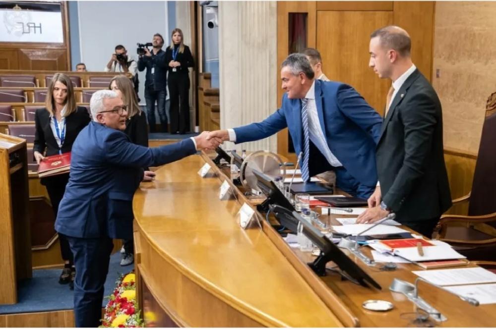 Fotografija uz vijest: Mandić i Lekić ploču okrenuli pod pritiskom Srbije i članova i simpatizera iz Pljevalja