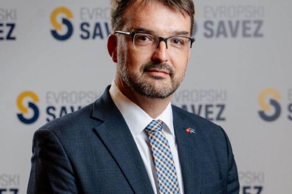 Fotografija uz vijest: Ministarstvo objavilo vodič za plovdbu; Belan: Kakav je ovo blam od karte Boke Kotorske?