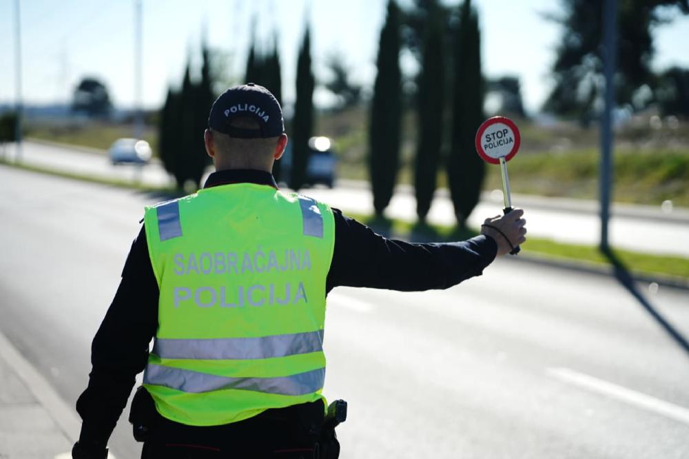 Fotografija uz vijest: Mlađima od 21 godine zabrana vožnje noću i ograničenje snage motora