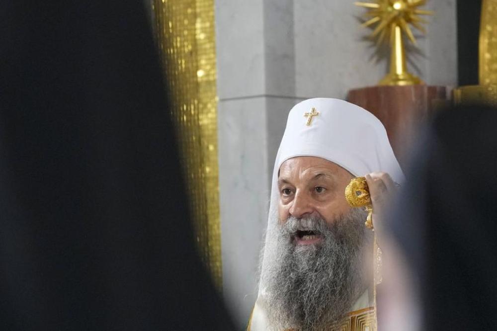 Fotografija uz vijest: Patrijarh Porfirije ispraćao pojas Presvete Bogorodice i uvrijedio dio vjernika