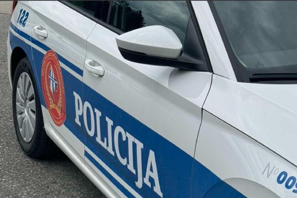 Fotografija uz vijest: Policija kontrolisala lokal i rejv žurku na Ćemovskom polju: Pronađen kokain, marihuana, ekstazi i tablete