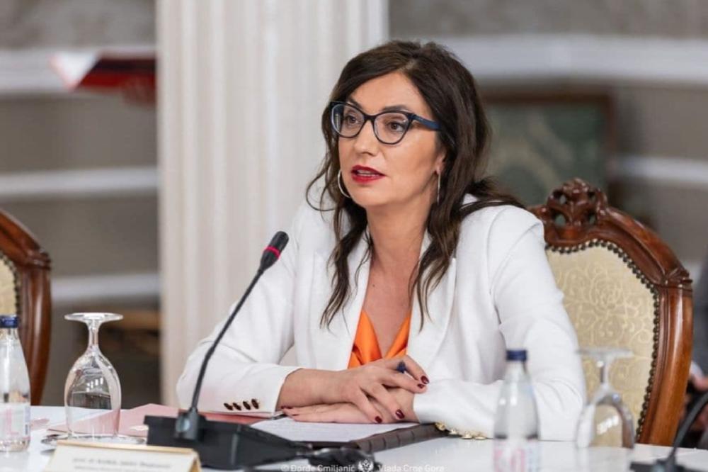 Fotografija uz vijest: Prijava protiv direktora škole u Dinoši zbog sumnje u nepravilno trošenje sredstava