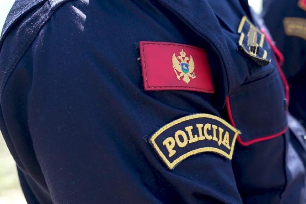 Fotografija uz vijest: Sedam maloljetnika u Tivtu osumnjičeno za oduzimanje vozila, oštećenje imovine i krađe