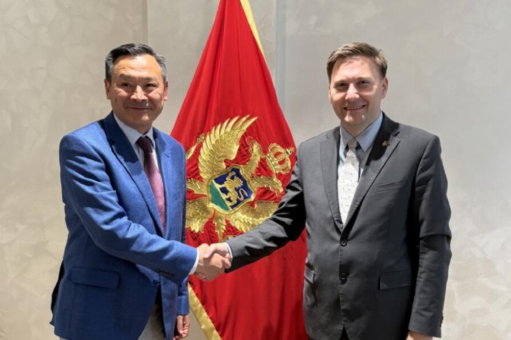 Fotografija uz vijest: Šimun i ambasador Kazahstana o jačanju saradnje u zdravstvu kroz inovacije i digitalizaciju