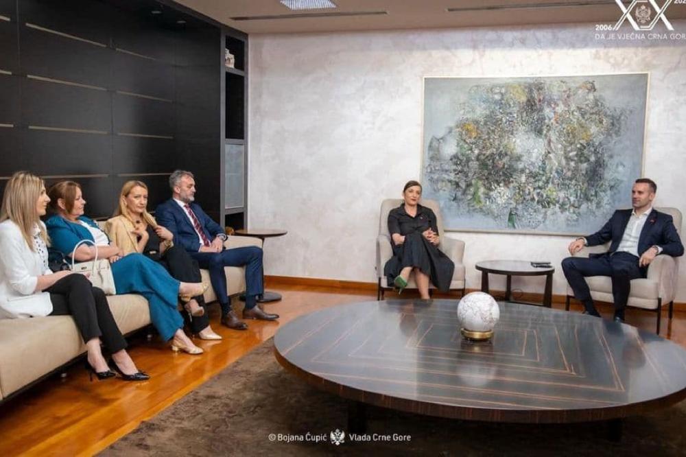 Fotografija uz vijest: Spajić: Vlada želi da vrati đake sportu, oprema za četiri osnovne škole