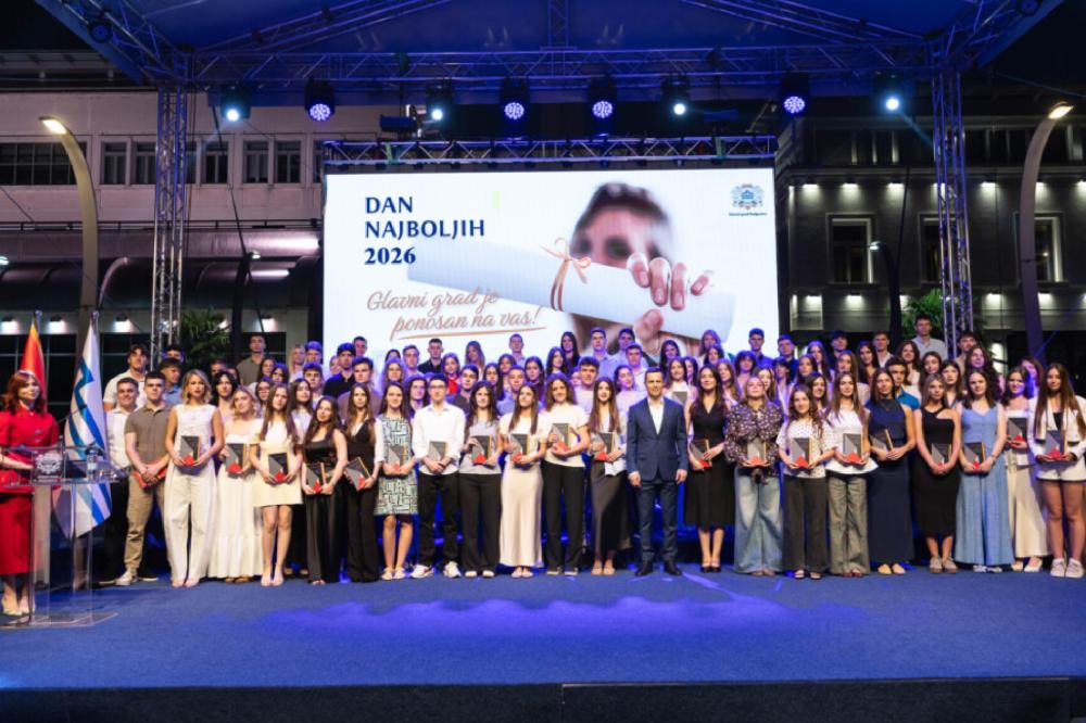 Fotografija uz vijest: U Podgorici dodijeljene nagrade najboljim maturantima: Mujović ističe da je znanje najjači adut