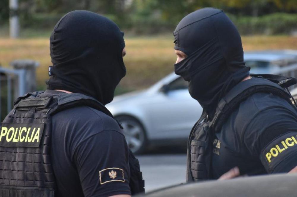 Fotografija uz vijest: U toku hapšenja po nalogu SDT-a, među osumnjičenima i službenik Uprave policije