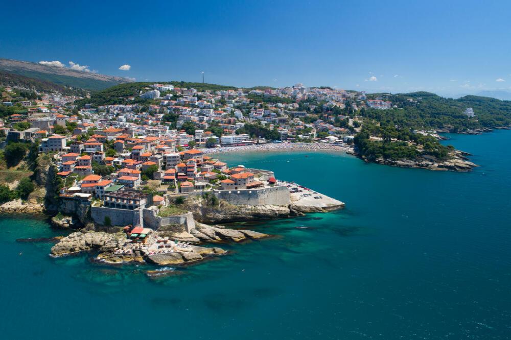 Fotografija uz vijest: U Ulcinju trenutno boravi 14.500 turista, 12% više nego prošle godine
