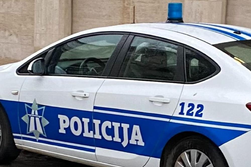 Fotografija uz vijest: UP: Prijava o nelegalnom oružju odbornika DNP-a dostavljena poštom, izvršen pretres