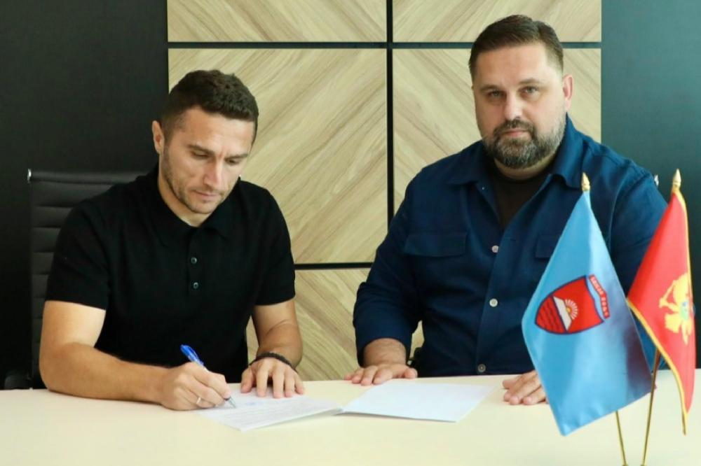 Fotografija uz vijest: Vlahović preuzima klupu Jedinstva
