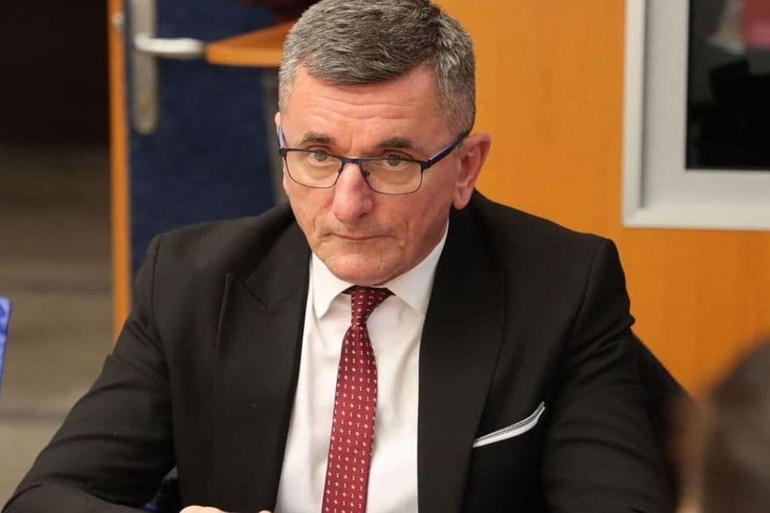 Fotografija uz vijest: Radulović: Ćutanje najviših zvaničnika Crne Gore može značiti da se slažu sa izjavama Vučića ili da ih je strah