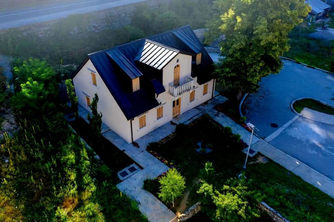Fotografija uz vijest: Umjetnička rezidencija “ŠAV!” u Kući Pekića: Prvi rezidenti Nikola Nikolić i Boris Stanić