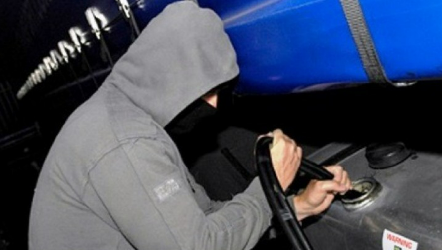Fotografija uz vijest: Kotor: Dvije osobe osumnjičene za krađu 1.330 litara nafte iz autobusa i kamiona