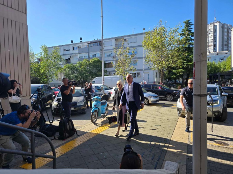 Fotografija uz vijest: Pravni tim Đukanovića: Vlada pokušava nezakonito da preuzme krivično gonjenje u slučaju “Telekom”