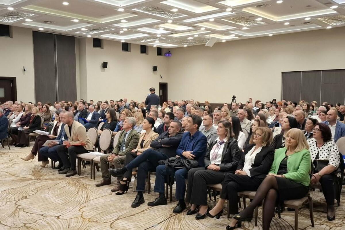 Fotografija uz vijest: Božović reizabran za predsjednika Sindikata prosvjete Crne Gore na narednih pet godina