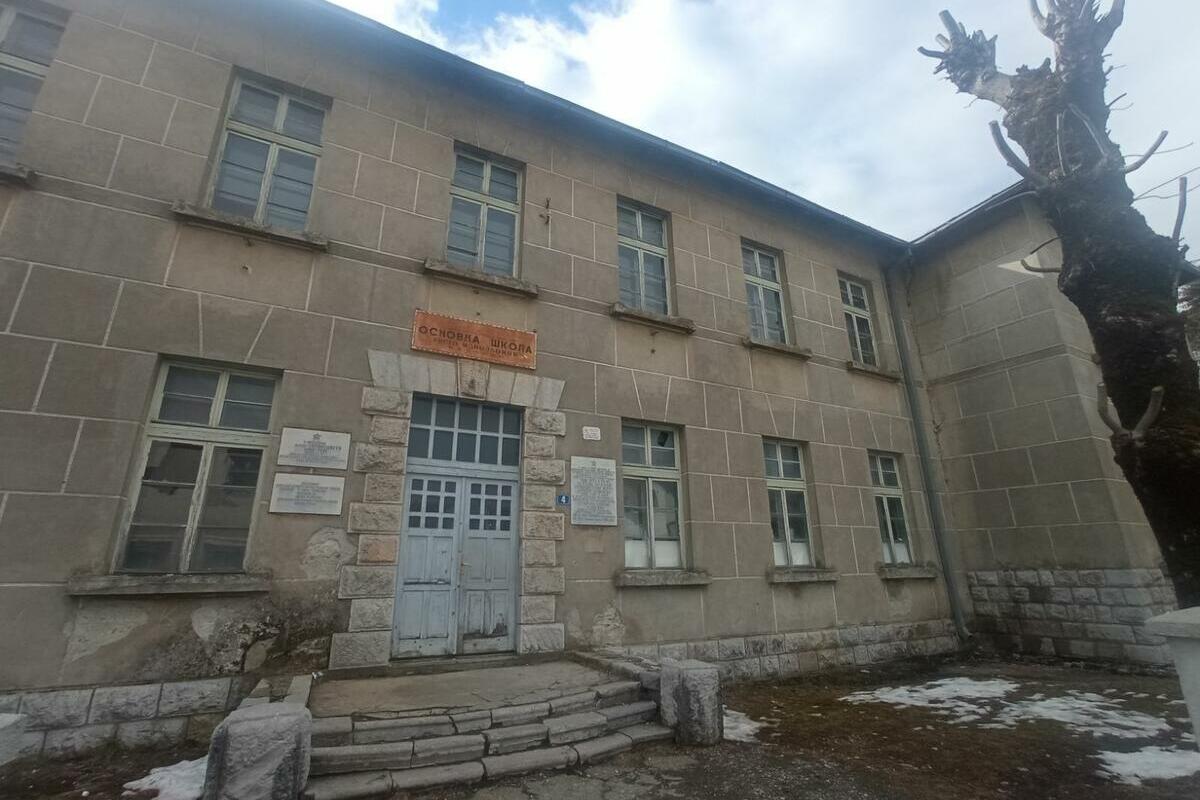 Fotografija uz vijest: Inicijativa za obnovu Stare škole u Kolašinu: Uprava za zaštitu kulturnih dobara predložila izradu projekta