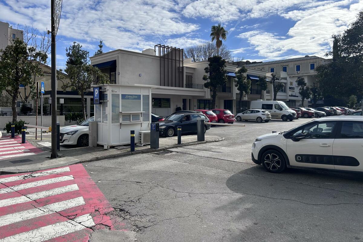 Fotografija uz vijest: Inspekcija da &bdquo;pročešlja" montažne garaže u Budvi
