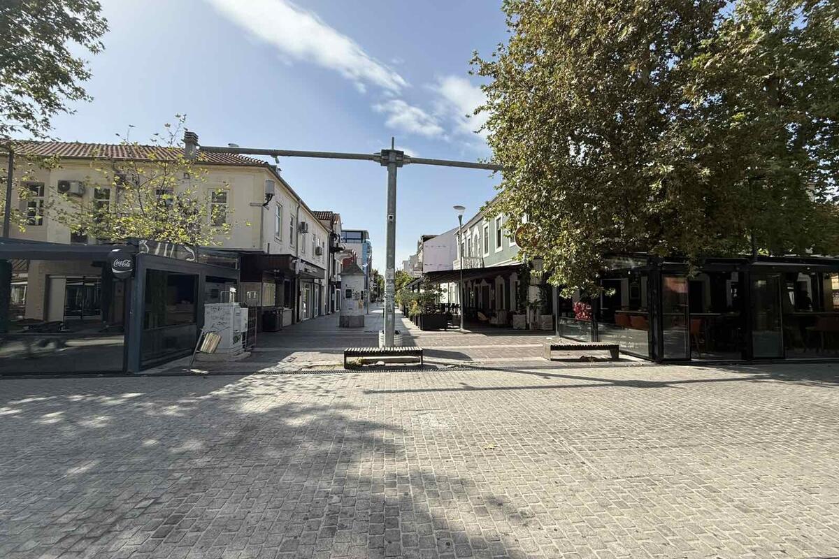 Fotografija uz vijest: Kazne pljušte, ali muzika i dalje trešti: Agonija stanara u strogom centru Podgorice se nastavlja
