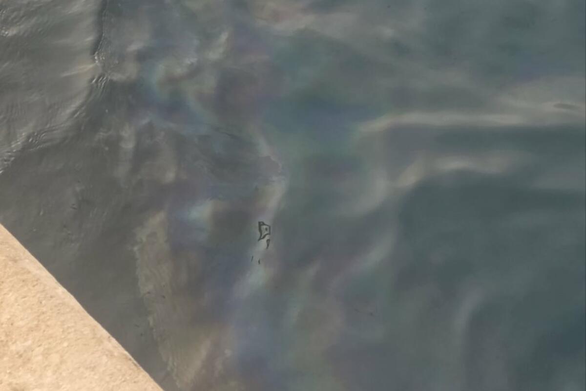 Fotografija uz vijest: Masne mrlje u moru kod Svetog Marka: sumnja na ispuštanje kaljuže