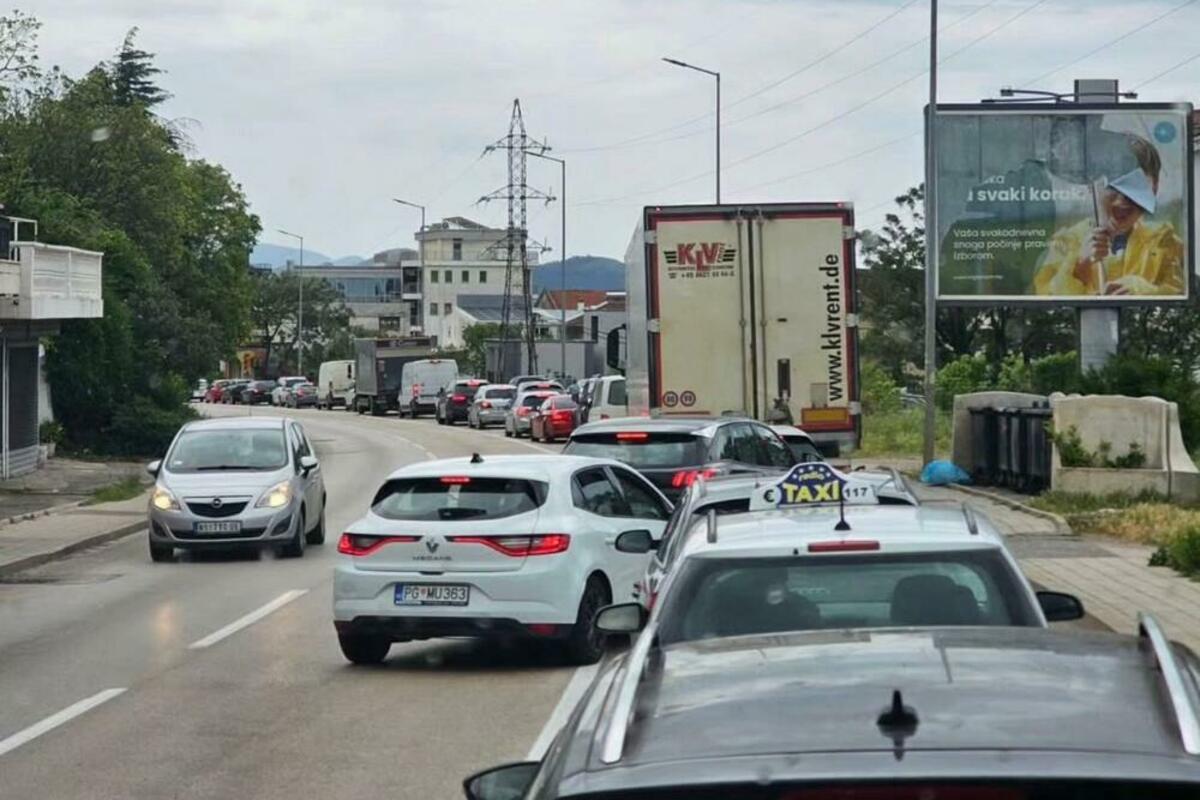 Fotografija uz vijest: Ministarstvo saobraćaja o inicijativi građana: Rješavanje saobraćajnih problema u Sutomoru prepušteno Baru