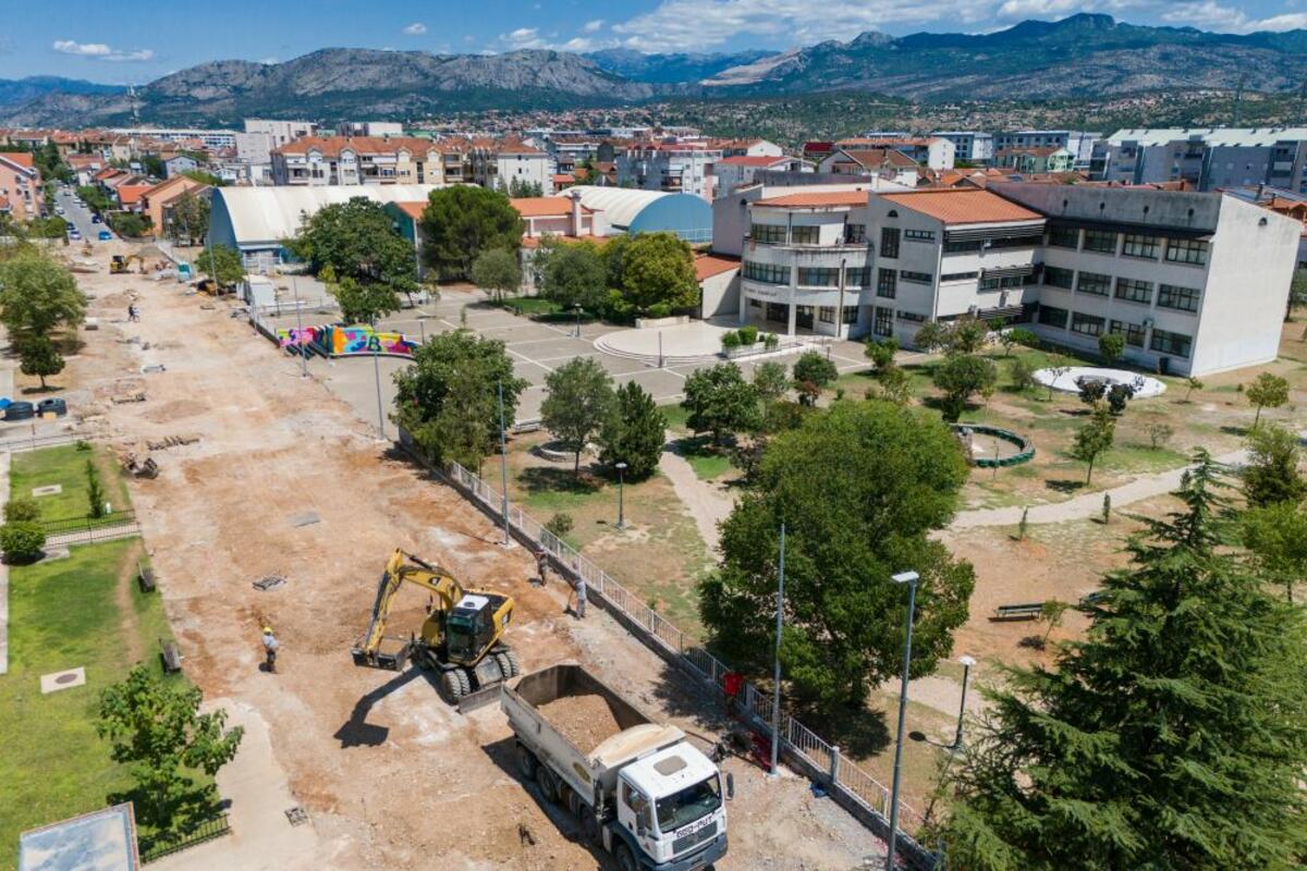 Fotografija uz vijest: Mujović: Rekonstrukcija Ulice cara Lazara treba biti završena do 1. septembra