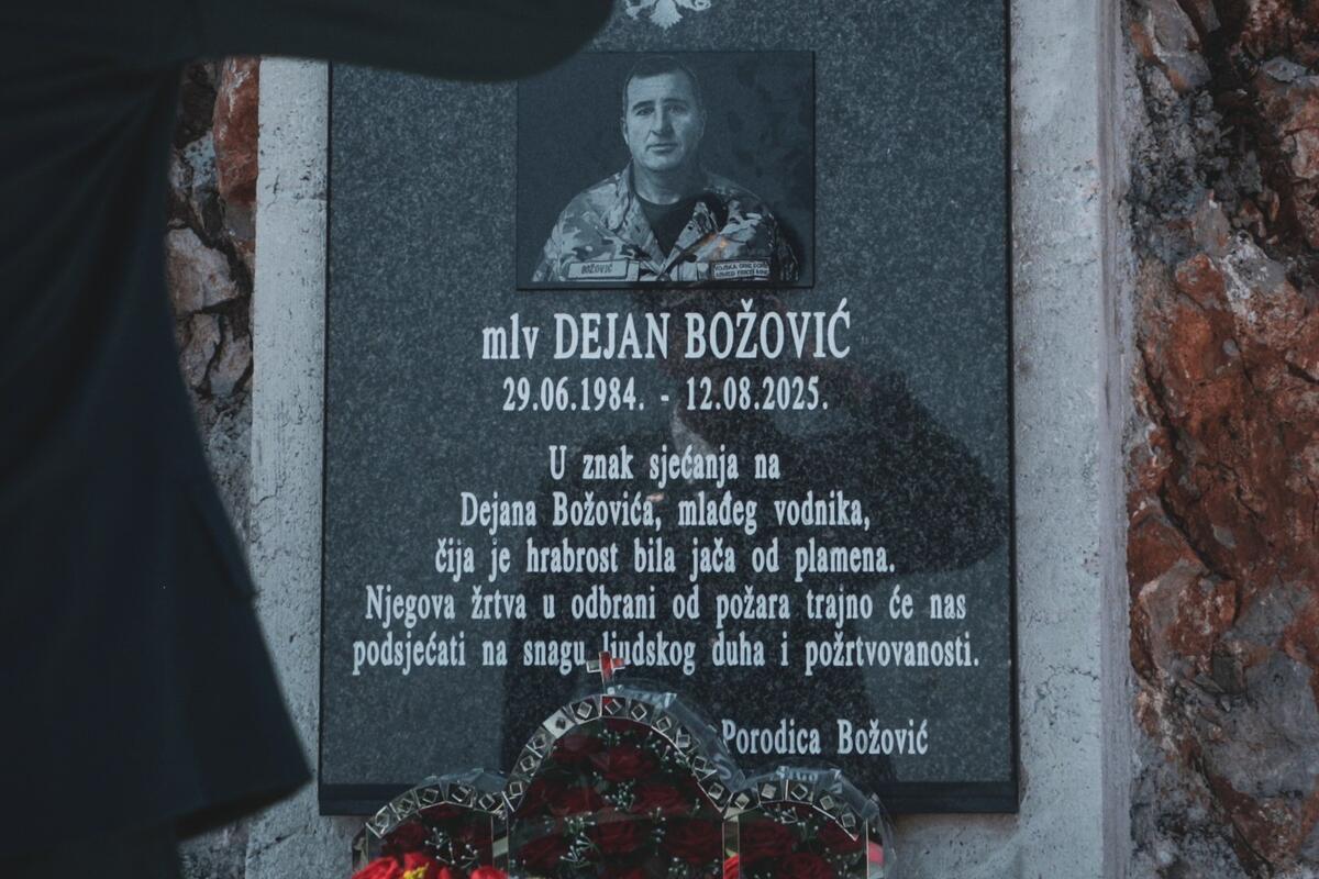 Fotografija uz vijest: Obilježena godišnjica pogibije mlađeg vodnika Božovića, Krapović istakao njegovu hrabrost