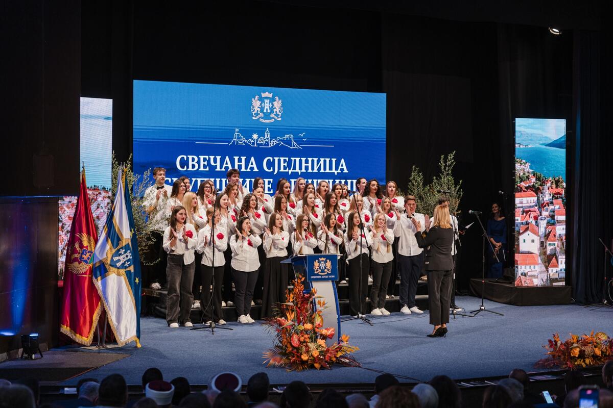 Fotografija uz vijest: Oktobarska nagrada HSF-u, Milanoviću i Georgievu, Dušku Vujoševiću posthumno Povelja počasnog građanina Herceg Novog