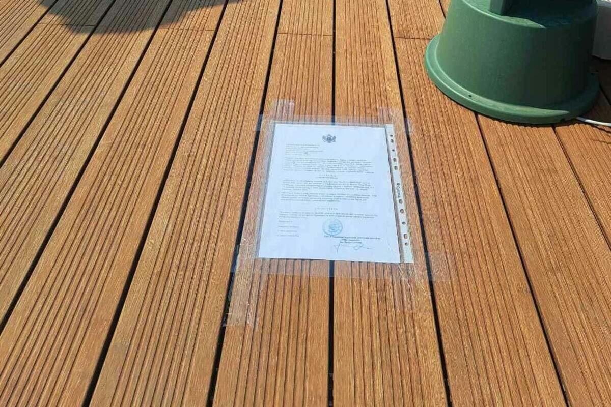 Fotografija uz vijest: Pečat na ponton kompanije Gugi Commerce u Tivtu, najavljen krivični postupak
