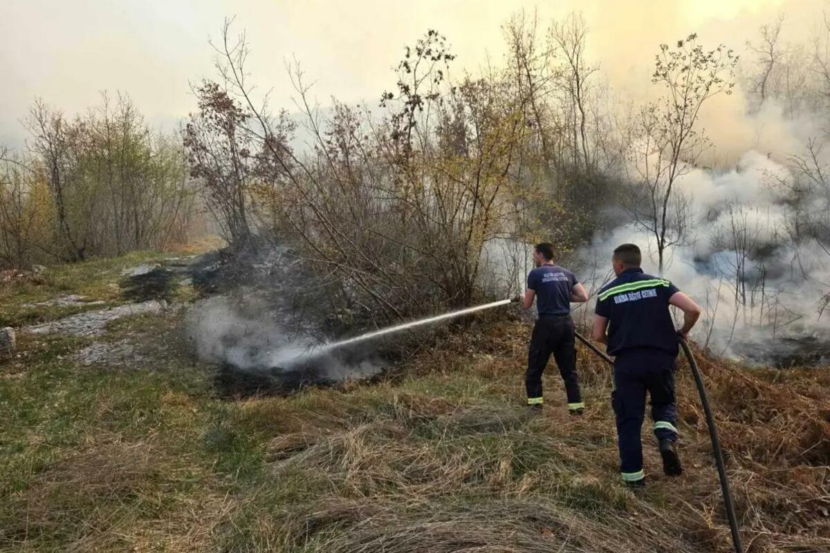Fotografija uz vijest: Požari u Katunskoj nahiji traju više od mjesec dana, najkritičnije u Lastvi Čevskoj i Bijelim Poljanama
