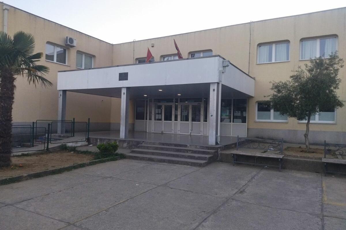Fotografija uz vijest: Roditelji 14 prvaka u Ulcinju bojkotuju nastavu tražeći učitelja sa znanjem crnogorskog jezika