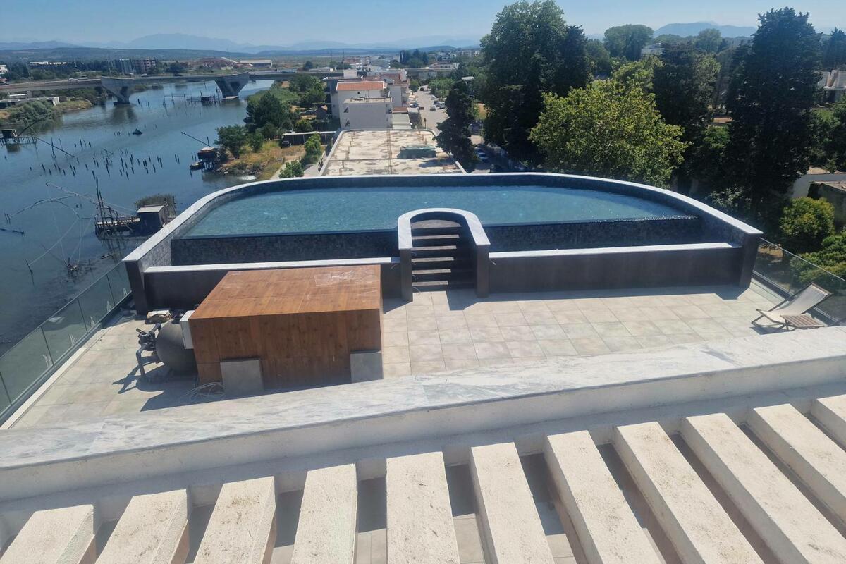 Fotografija uz vijest: Stanari prijavili nelegalnu gradnju bazena na Port Mileni, tužilaštvo formiralo predmet