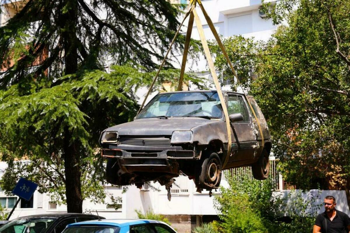 Fotografija uz vijest: U Podgorici oslobođeno preko 150 parking mjesta uklanjanjem napuštenih vozila