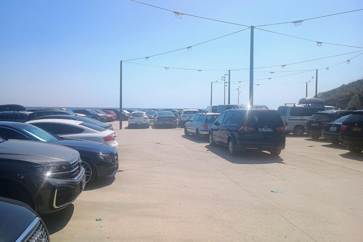 Fotografija uz vijest: Velika skela i ove sezone parking: Završeni radovi na prostoru ispod starog grada u Ulcinju