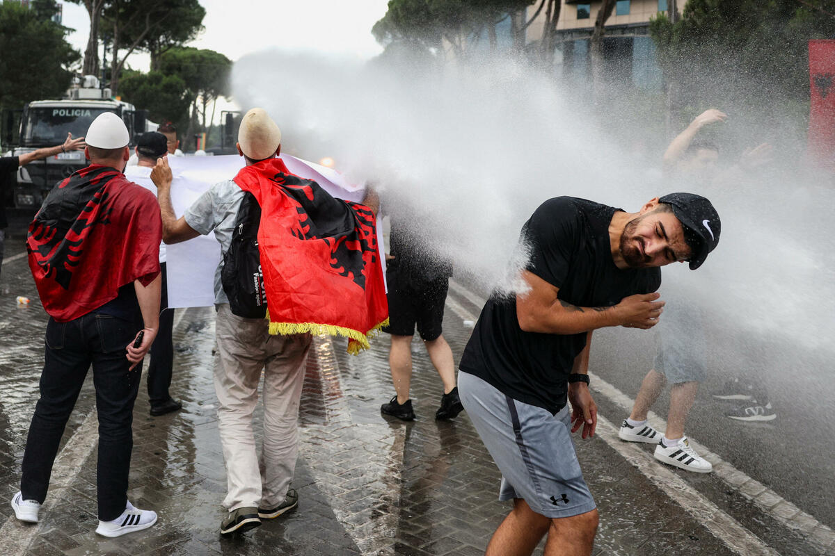 Fotografija uz vijest: Albanci protestuju protiv luksuznog projekta povezanog sa Kušnerom