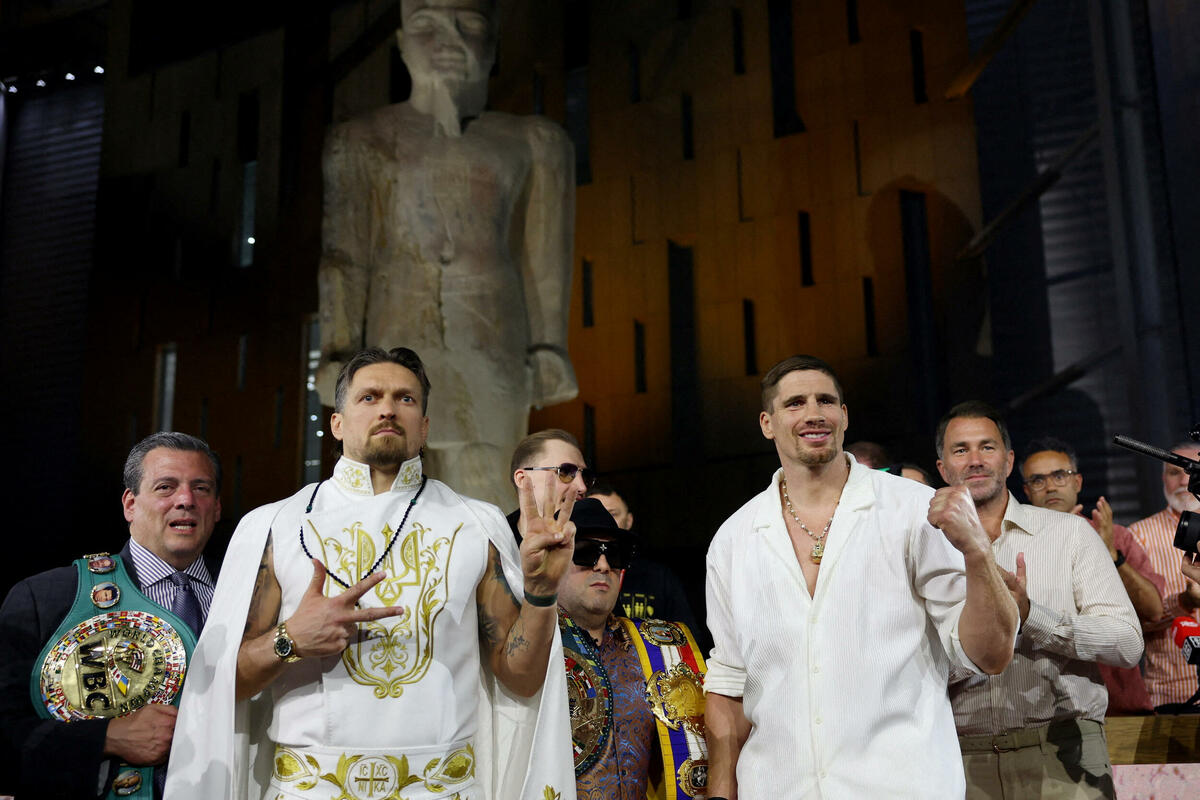 Fotografija uz vijest: Aleksandar Usik boksuje ispod Keopsove piramide protiv Rika Verhovena
