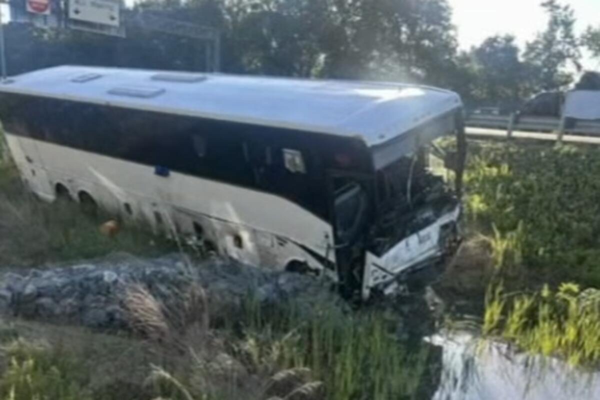 Fotografija uz vijest: Autobus naletio na šest automobila u Virdžiniji, petoro poginulih