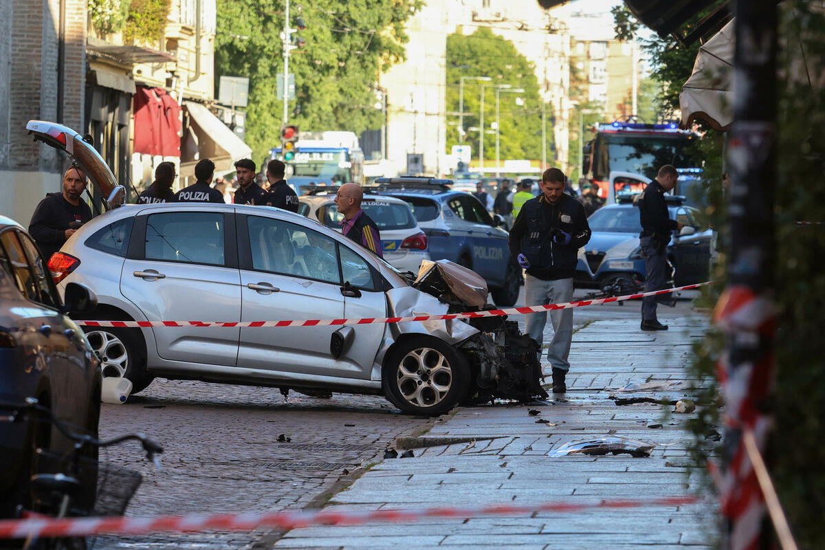 Fotografija uz vijest: Automobil naletio na pješake u Modeni, najmanje osmoro povrijeđenih