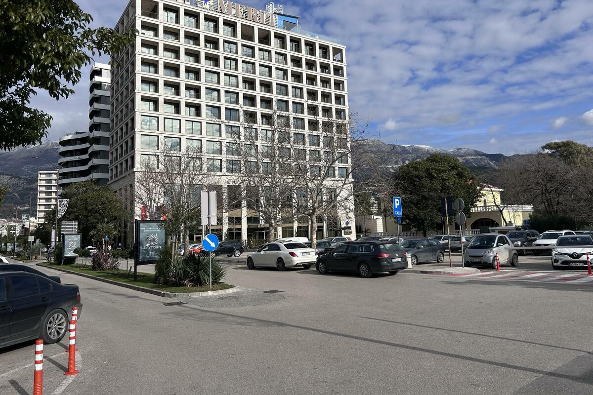 Fotografija uz vijest: „Parkirana" samo obećanja: Đorđe Zenović, lider "Pokreta za grad", o izgradnji garaža u Budvi