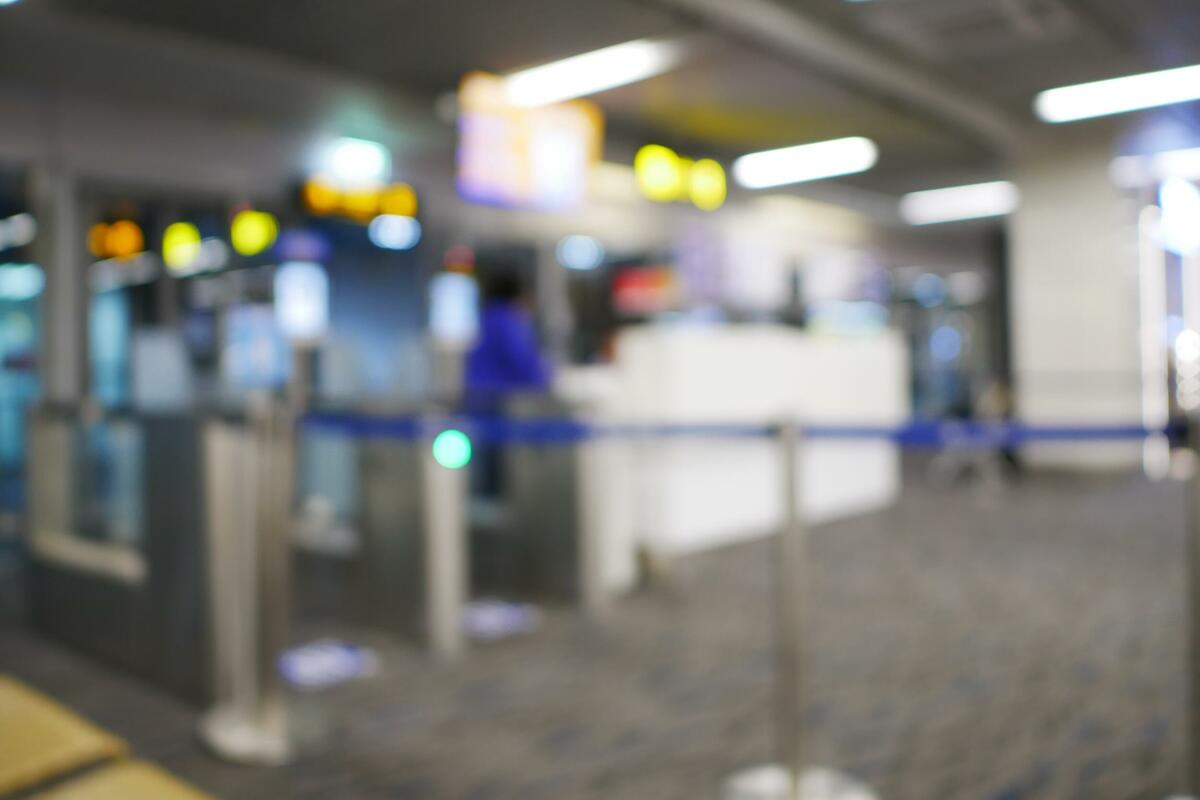 Fotografija uz vijest: Beograd: Zadržani putnici sa crnogorskim pasošima na aerodromu